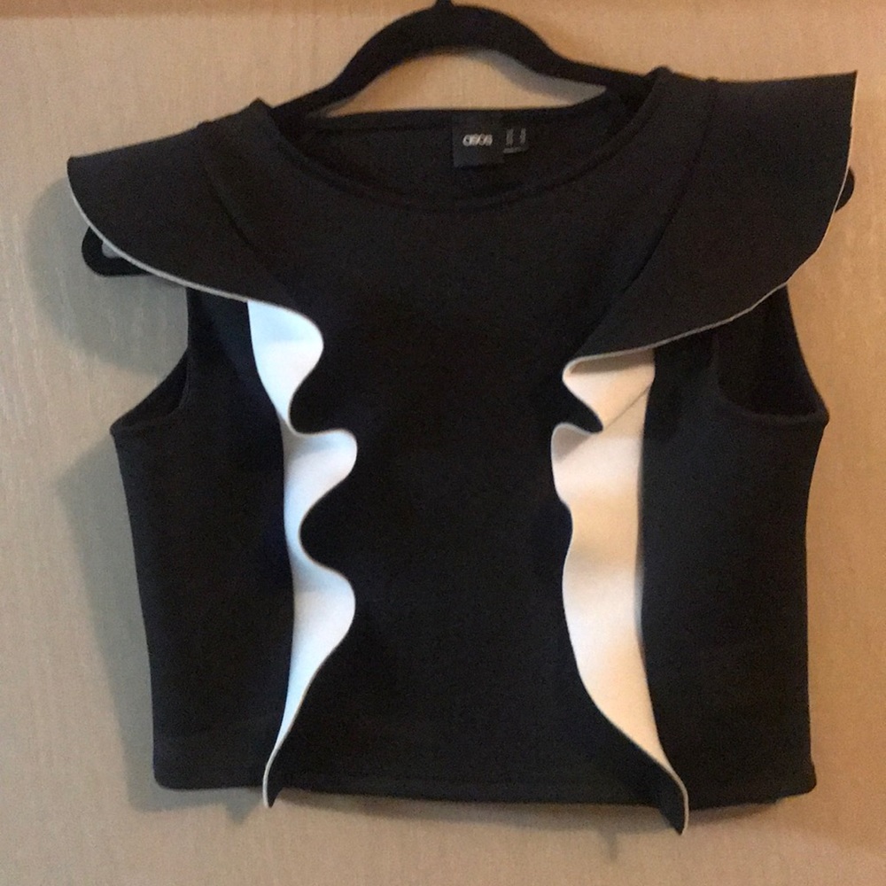Black and white ruffle crop top